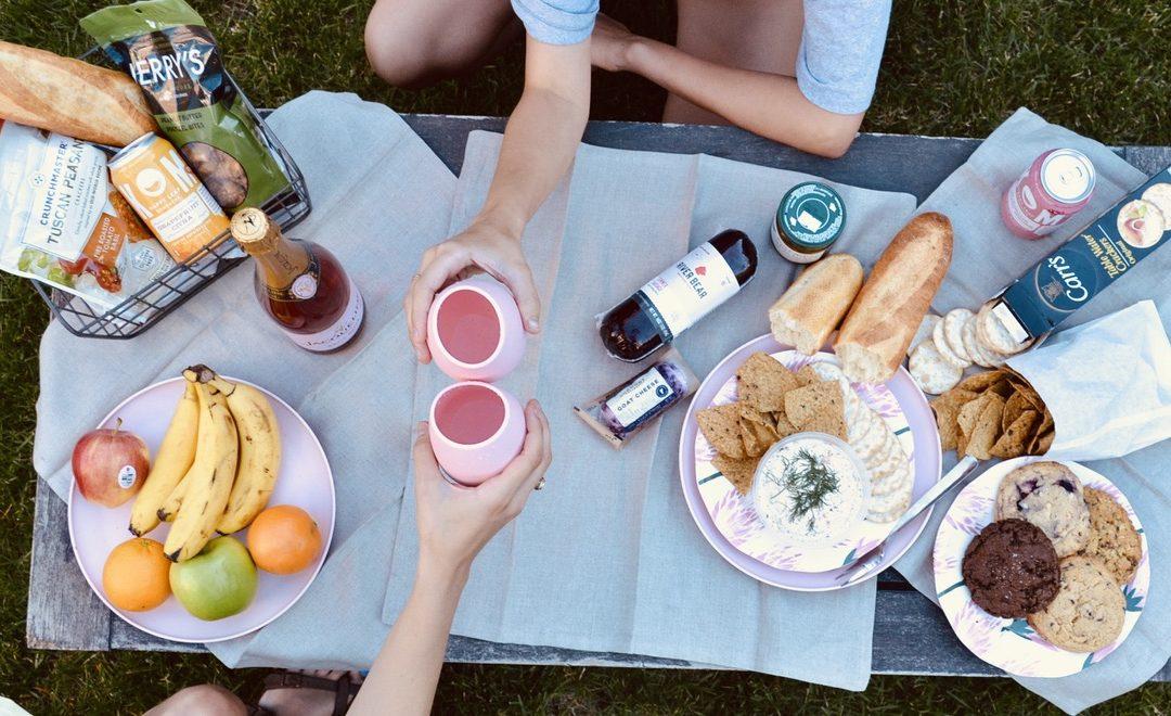 How To Host The Perfect Picnic!