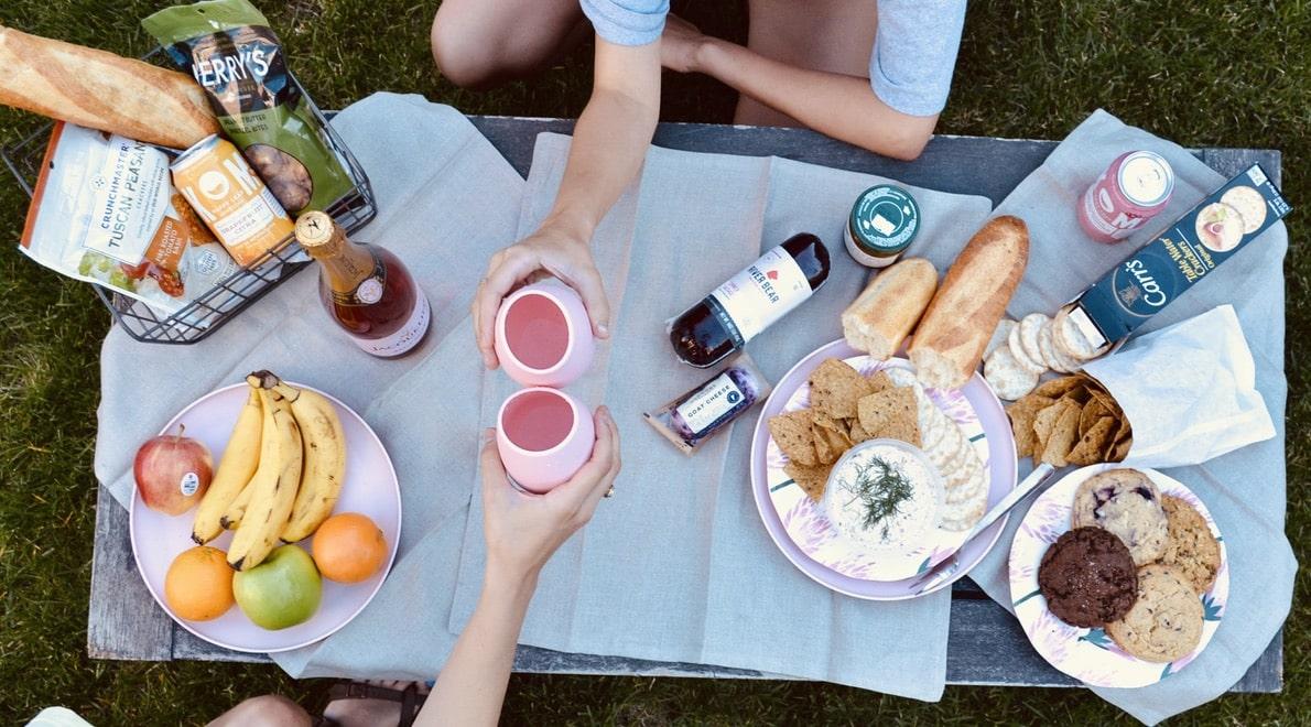 How To Host The Perfect Picnic!